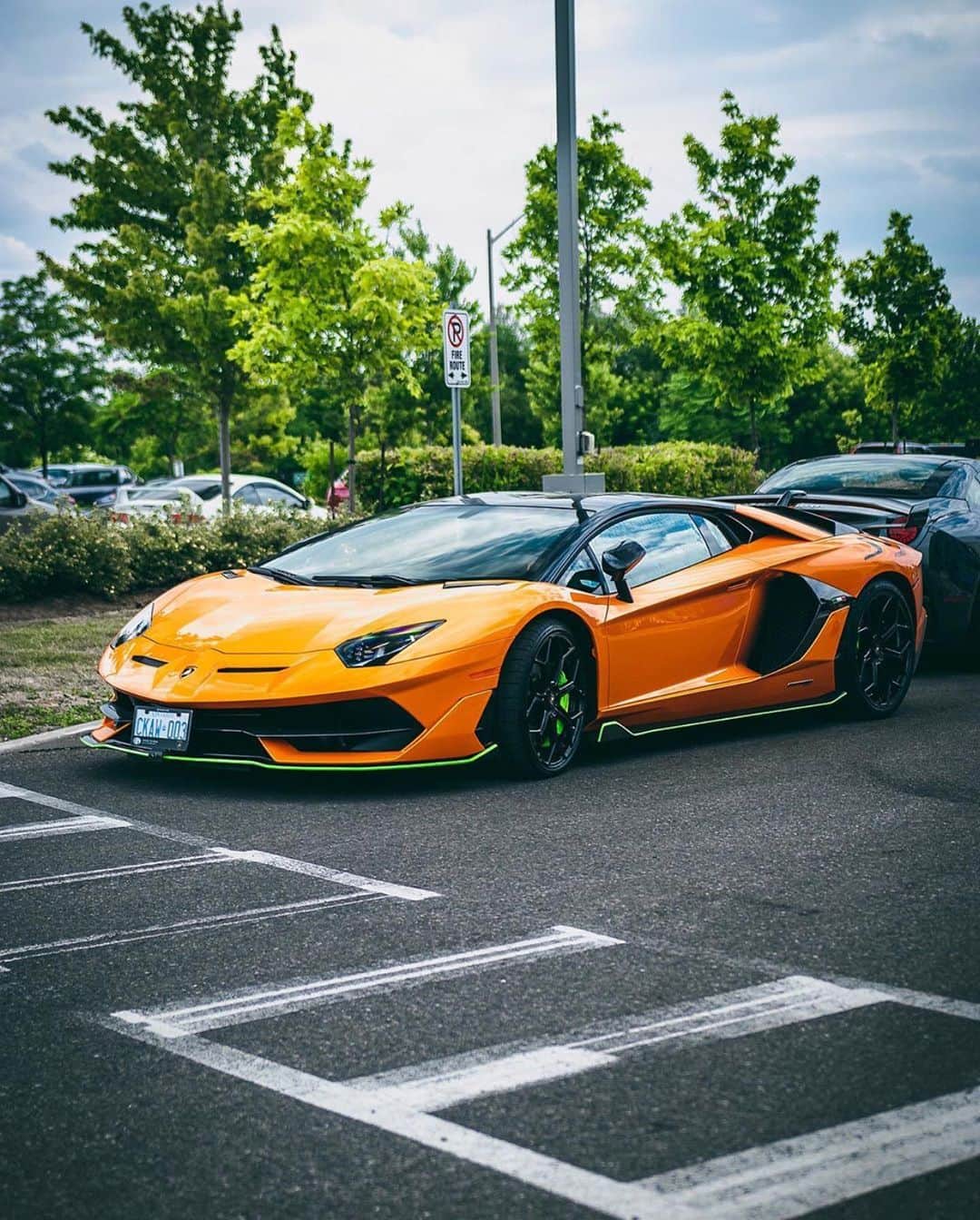 CarsWithoutLimitsさんのインスタグラム写真 - (CarsWithoutLimitsInstagram)「📱@modfind is the new automotive marketplace for you to not only sell and buy car parts, but make extra cash by helping share the communities' sale posts. Have you signed up yet? Download on Google Play for Android or the App Store for iPhone.  #ModFind #CarsWithoutLimits #AventadorSVJ #SVJ  Photo @maxparkesphoto」11月21日 1時43分 - carswithoutlimits