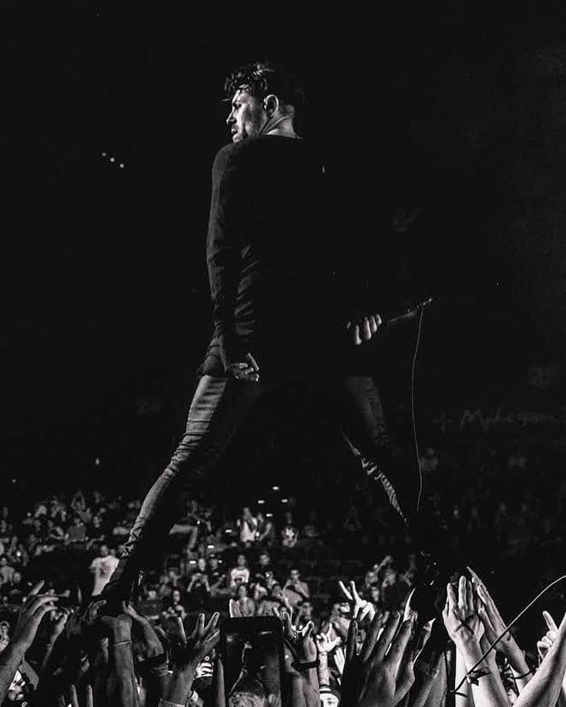 AFIのインスタグラム：「Happy Birthday, @DaveyHavok. 🌑  Photo: @scatteredpictures87」