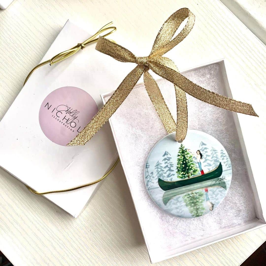 Holly Nicholsさんのインスタグラム写真 - (Holly NicholsInstagram)「Limited edition ornaments, sold out ❤️ shop more at  hnillustration.etsy.com #ornament #chistmastree #christmastreedecorating #fashionillustration #fashionart #hnicholsillustration.」11月21日 1時58分 - hnicholsillustration