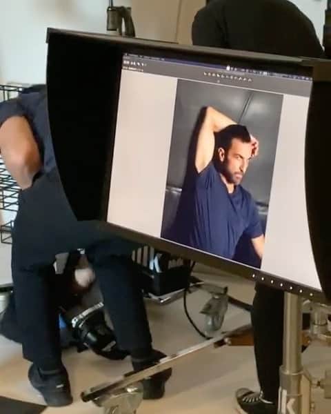 ニコラ・ジェスキエールのインスタグラム：「On set with @collierschorrstudio for @outmagazine @pfpicardi ⚡️🆖 #Out100」