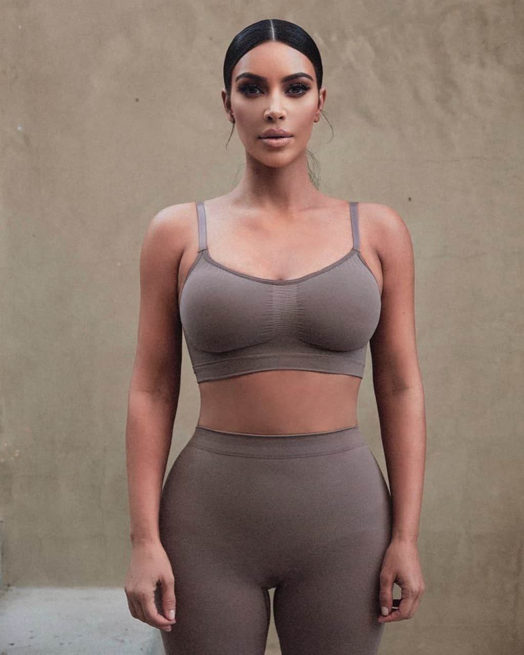 キム・カーダシアンさんのインスタグラム写真 - (キム・カーダシアンInstagram)「We are live on skims.com for our @skims shapewear restock!!」11月21日 2時27分 - kimkardashian