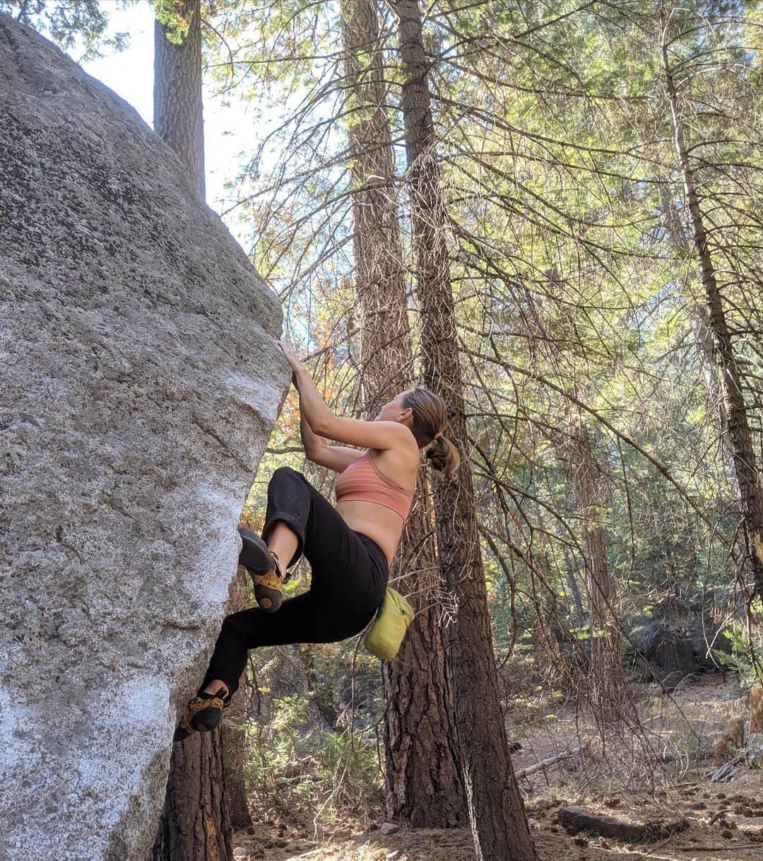 ベス・ロッデンのインスタグラム：「A few years ago I worked on an article for @outsidemagazine that was the first time I talked publicly about things that were vulnerable or shameful for me. But the thing I was scared of most was the photo shoot. I was two and a half years postpartum and at least fifteen pounds over my pre-pregnancy weight. I was embarrassed and ashamed that I hadn't been disciplined enough to get my body back. Even my "normal" friends had done so after a few months. My inner critic raged. I made a plan to go on one of those high fat fasting diets.  At checkout, Theo asked why I wasn't buying our favorite fruit. It took me by surprise, since it felt natural to manipulate my eating and body for performance and self worth. "Mom has to eat a certain way, for my work, to make me feel good..." As I was trailing on I could see the perplexity in his face. I stopped my little sermon and realized I was planting a dangerous seed. I grabbed fruit and checked out without the diet food. I suppose I could have just done the diet on my own, but I knew that wasn't the transformation that needed to happen.  I never lost that weight before the photoshoot. It was winter and I wore a down jacket and could hide my body. I felt relief in that. Looking back, I wasn't ready anyways. That took another few years of changing my own inner dialogue and feeling worthy outside of a skinny body and sending a hard route. But taking small steps have all led to the greatest transformation in my life and career.  Thanks everyone for the kind words and posting your own stories around these topics over the past few weeks. It’s been the change we all want to see. Amazing what some self love can do ❤️ Pics: Climbing in Yosemite this fall and the @outsidemagazine photo shoot by @trittscamera 🙏  @outdoorresearch @metoliusclimbing @touchstoneclimbing @bluewaterropes @ospreypacks @skinourishment @clifbar @lasportivana #orambassador」