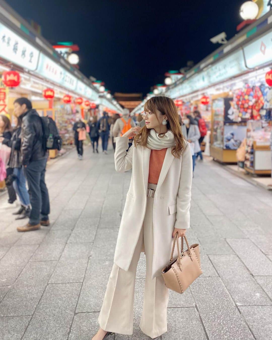 優月美羽さんのインスタグラム写真 - (優月美羽Instagram)「酉の市浅草行ったよん❤ 混んでなくてすごくよかった🙊💗2日連続れんまなと行けた😛💓 ワイドパンツは @emiriawiz_official のだよん😘❤履きやすくて色違い頼んだ😋💗 アウターは一昨年くらいのアルページュストーリー😊 . #emiriawiz #エミリアウィズ #浅草 #酉の市 #浅草酉の市 #お祭り #屋台巡り」11月21日 3時04分 - miu.yuzuki