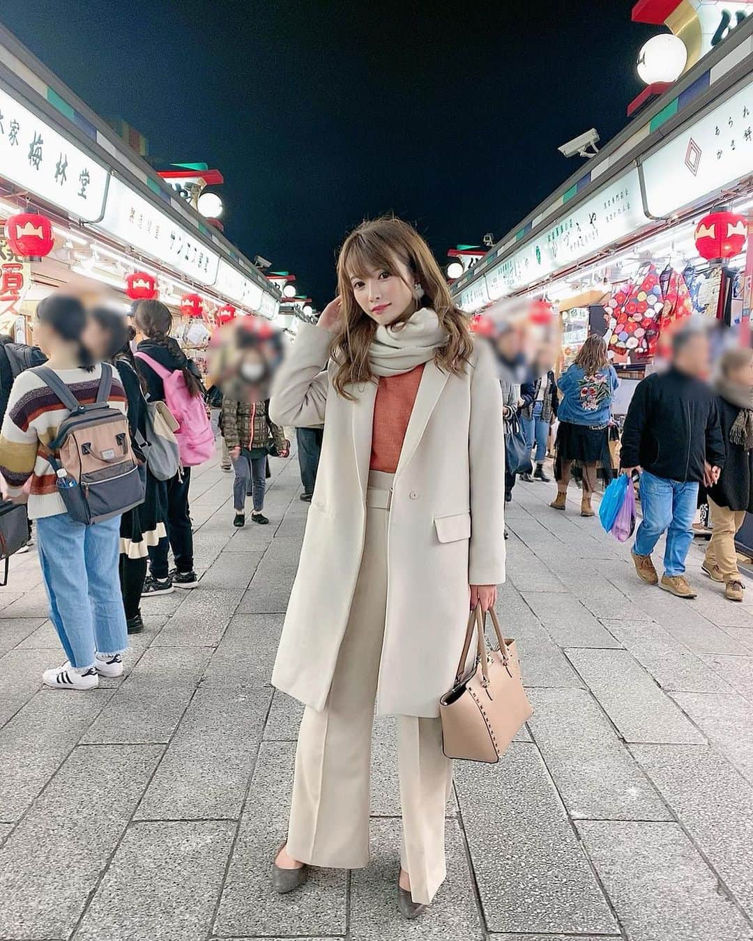 優月美羽さんのインスタグラム写真 - (優月美羽Instagram)「酉の市浅草行ったよん❤ 混んでなくてすごくよかった🙊💗2日連続れんまなと行けた😛💓 ワイドパンツは @emiriawiz_official のだよん😘❤履きやすくて色違い頼んだ😋💗 アウターは一昨年くらいのアルページュストーリー😊 . #emiriawiz #エミリアウィズ #浅草 #酉の市 #浅草酉の市 #お祭り #屋台巡り」11月21日 3時04分 - miu.yuzuki