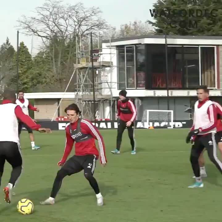 ヨゼ・ホレバスのインスタグラム：「⚽️ #practice #premierleague #watfordfc #nikefootball」