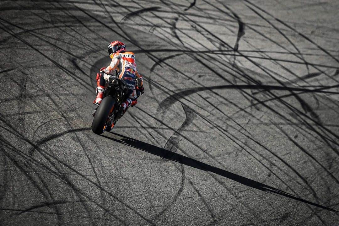 MotoGPさんのインスタグラム写真 - (MotoGPInstagram)「#ValenciaTest done and dusted ✅ // Next ➡️ #JerezTest ⏱ #SwipeLeft ⬅️ #2020awaits #MotoGP #Motorcycle #Racing #Motorsport」11月21日 3時29分 - motogp