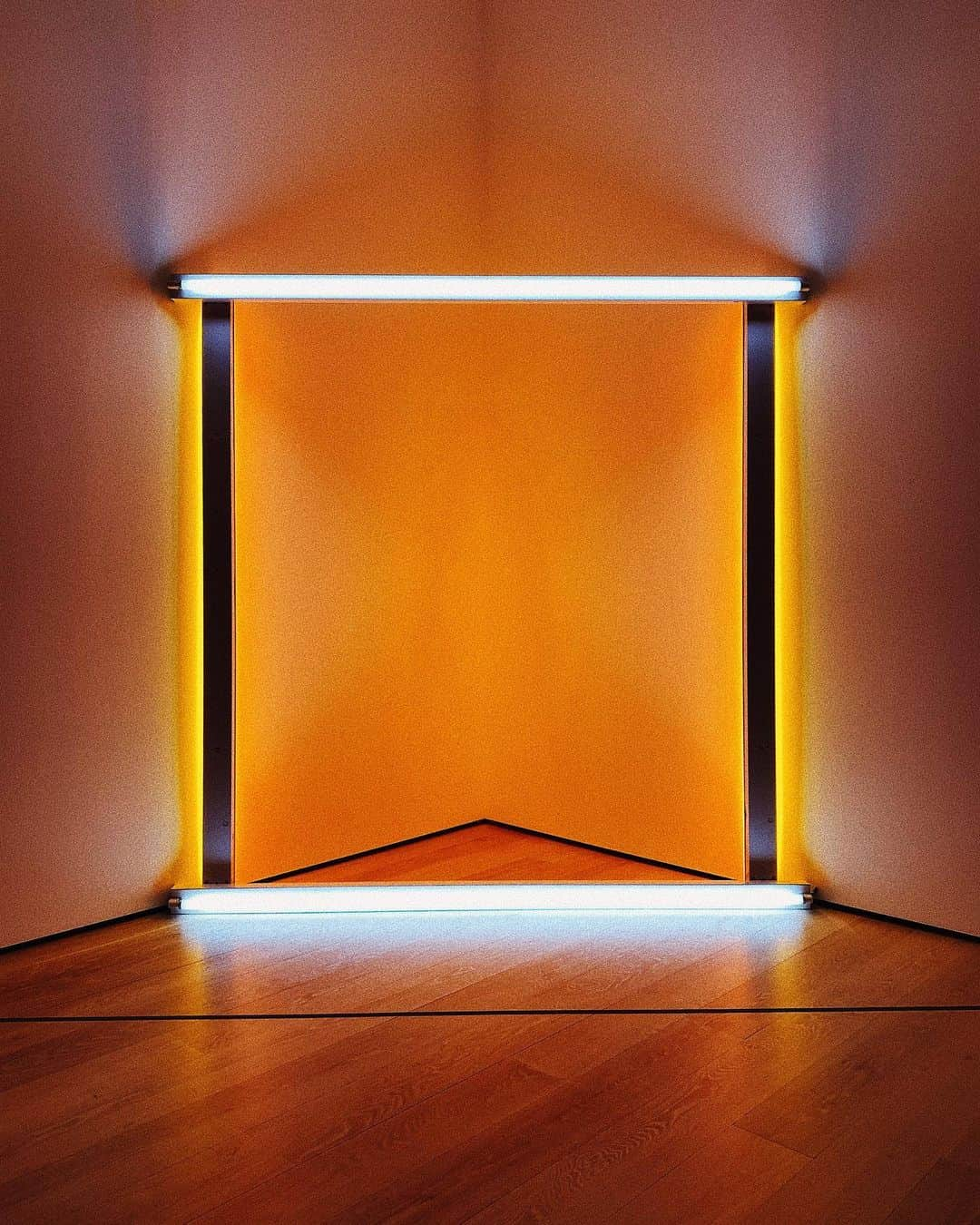 Lyloutteのインスタグラム：「~ MoMa 8 . 11 . 19 💡 { #momamuseum #themuseumofmodernart #nyc #newyork #shotoniphone #light #vscotravel」