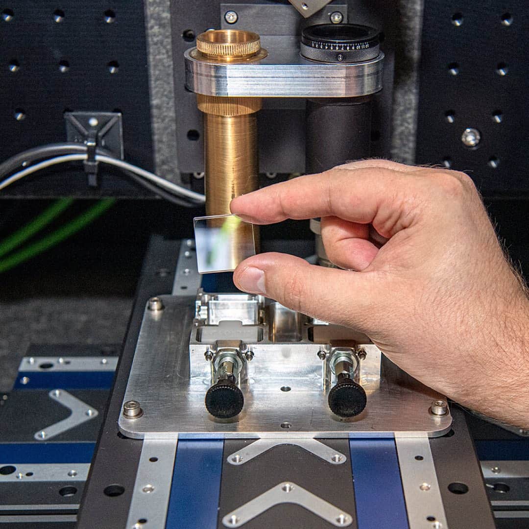Microsoftさんのインスタグラム写真 - (MicrosoftInstagram)「Ultrafast laser optics. Artificial intelligence. Quartz glass. Project Silica is shattering data storage expectations.  As the first proof of concept, Microsoft and @warnerbrosentertainment have successfully stored and retrieved the 1978 "Superman" movie on a piece of glass, roughly the size of a drink coaster. 🦸  The hard silica glass can withstand being boiled in hot water, baked in an oven, microwaved, flooded, scoured and demagnetized.」11月21日 3時32分 - microsoft