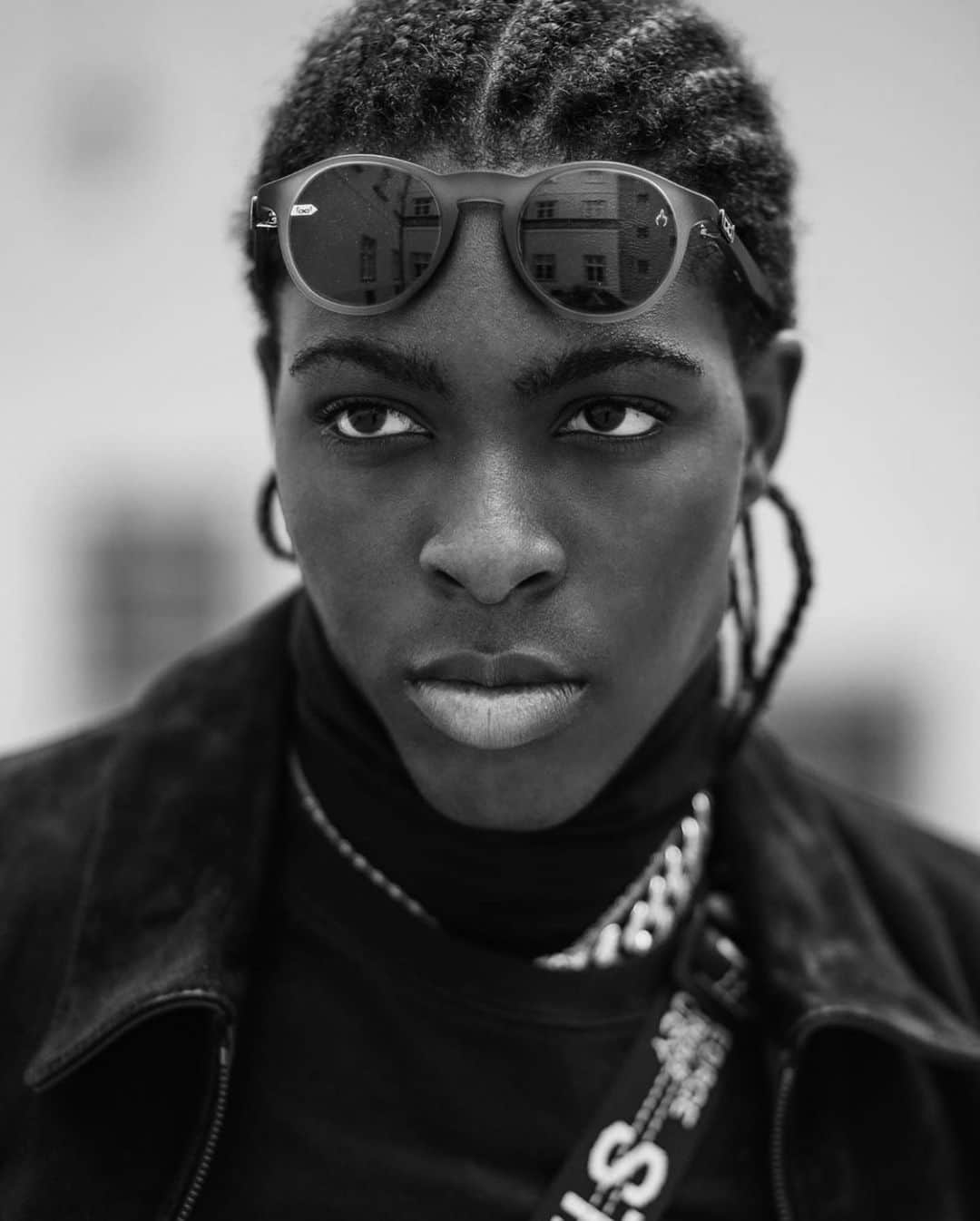 ジョージジーナ&ルーシーさんのインスタグラム写真 - (ジョージジーナ&ルーシーInstagram)「@_mathewtheone_ Shot by @froschauerfabio 🖤 He’s wearing our „All Nighter 72 - black strong“ • • • • • • #georgeginalucy #gglsquad #menswear #mensfashion #streetstyle #streetwear #streetfashion #35mm #blackwhite #bwphotography #portrait #portraiture #braids #cornrows #highsnobiety #hypebeast #snobshots」11月21日 4時17分 - georgeginalucy