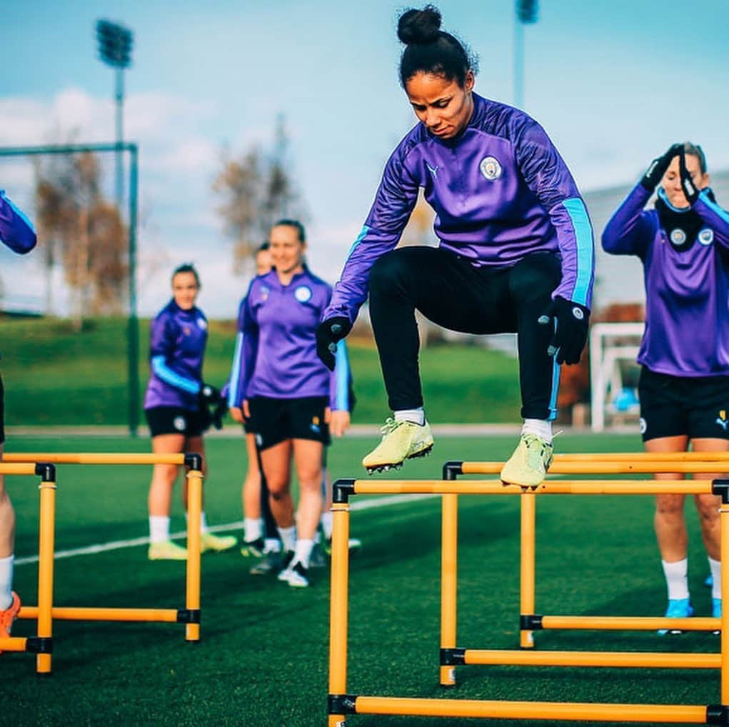 マンチェスター・シティFCさんのインスタグラム写真 - (マンチェスター・シティFCInstagram)「🏋️‍♀️🏋️‍♀️🏋️‍♀️⁣ ⁣ ⁣ ⁣ ⁣ ⁣ #mancity」11月21日 4時26分 - mancity