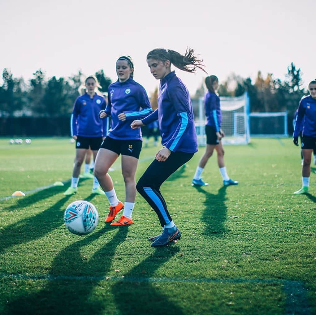 マンチェスター・シティFCさんのインスタグラム写真 - (マンチェスター・シティFCInstagram)「🏋️‍♀️🏋️‍♀️🏋️‍♀️⁣ ⁣ ⁣ ⁣ ⁣ ⁣ #mancity」11月21日 4時26分 - mancity