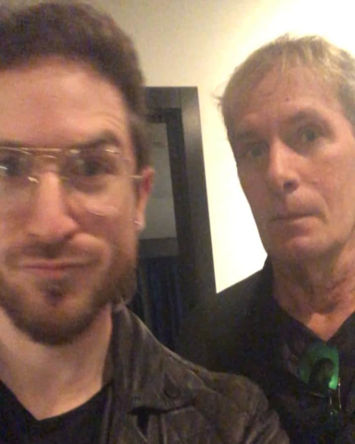 ウォーク・ザ・ムーンのインスタグラム：「when @michaelboltonpics tells u take a selfie you say YES」
