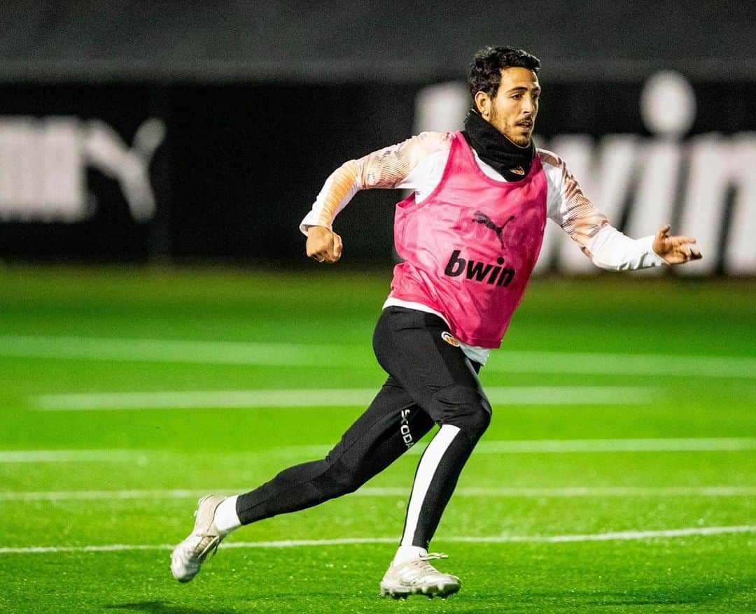ダニエル・パレホのインスタグラム：「Trabajando para encarar el último tramo de este 2019... 💪🏼⚽️🦇 #amuntsempre」