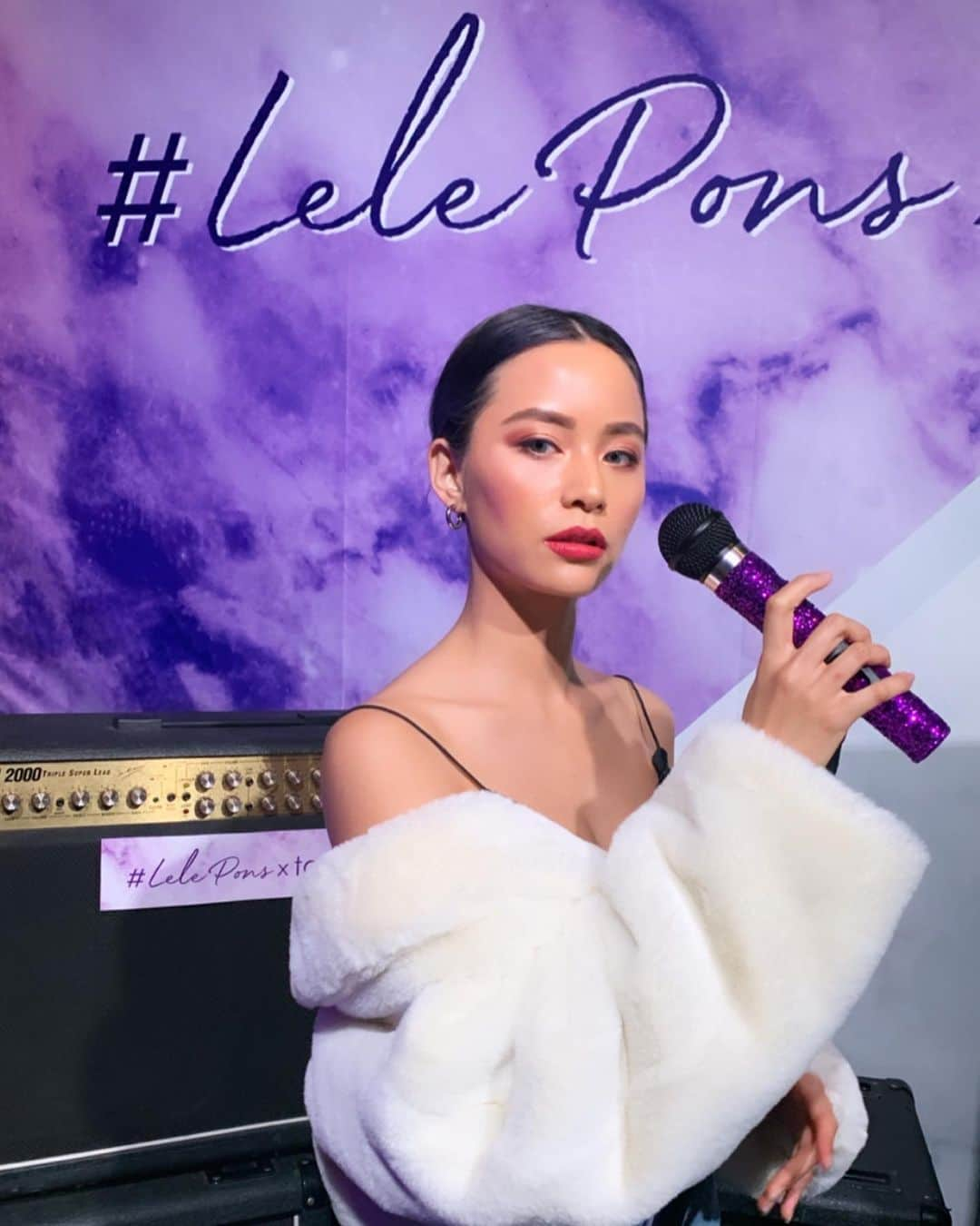 Yukiさんのインスタグラム写真 - (YukiInstagram)「Pretending to be a pop star at the @tartecosmetics x @lelepons event! Can’t wait to try the newest collection ❤️💋 #leleponsxtarte #tartecosmetics #tarte」11月21日 4時57分 - yukibomb