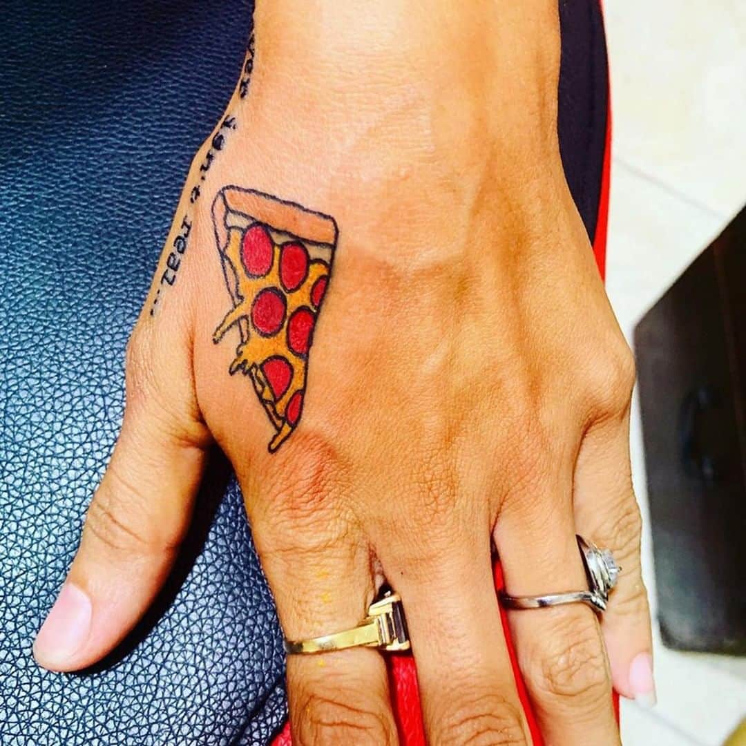 Pizza Hutさんのインスタグラム写真 - (Pizza HutInstagram)「🚨 TATTOO GIVEAWAY 🚨 Is your passion for pizza permanent? We want to pay for one lucky pizza-head's pizza themed tattoo. Comment 🍕 and #sweepstakes below for a chance to win. No Purchase Necessary. Ends 11:59 p.m. CT on 11/20/19. See link in bio for rules. 📷: @rainbowthuglife」11月21日 5時00分 - pizzahut
