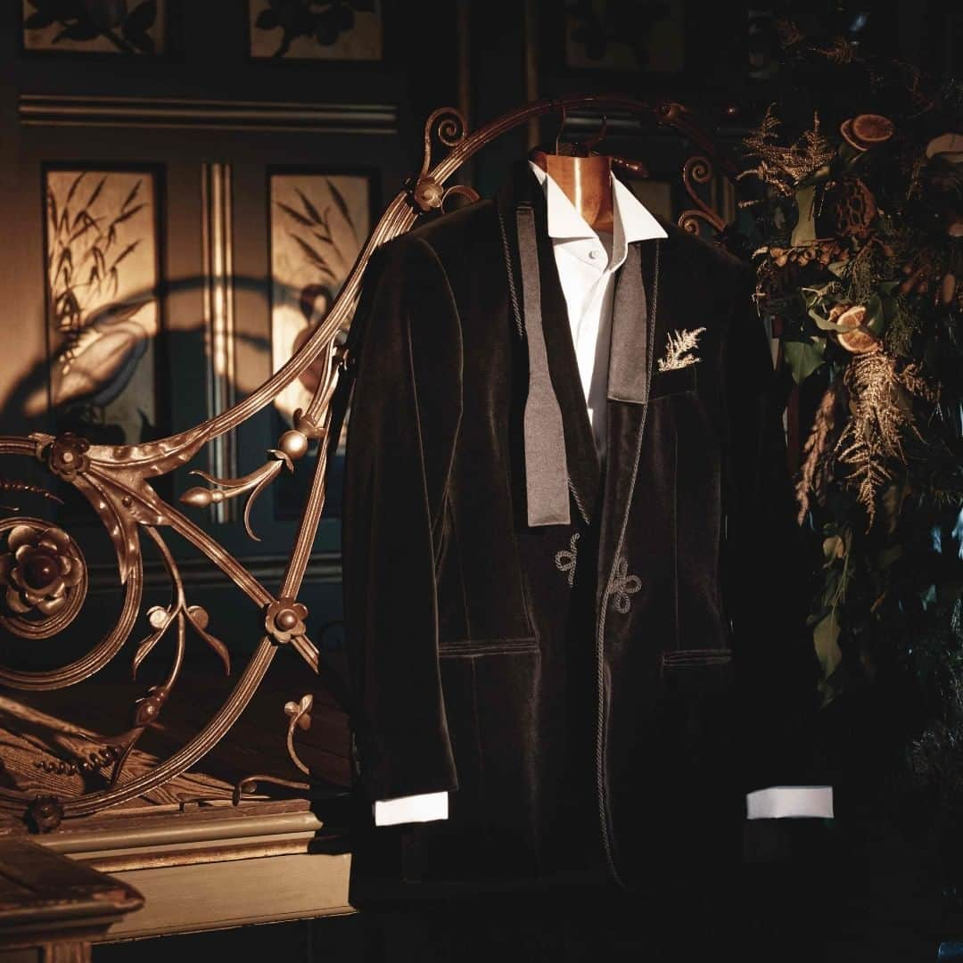 ターンブル&アッサーさんのインスタグラム写真 - (ターンブル&アッサーInstagram)「With #BlackTie season in full swing, our range of evening attire will ensure you look the part, no matter where the night will take you. Shop now using the link in our bio. #turnbullandasser #turnbull_asser #shirtmaker #jermynstreet #menswear #fashion #newyork #craftsmanship #london #royalwarrant #giftsforhim #heritagebrand #britishheritage」11月21日 5時00分 - turnbull_asser