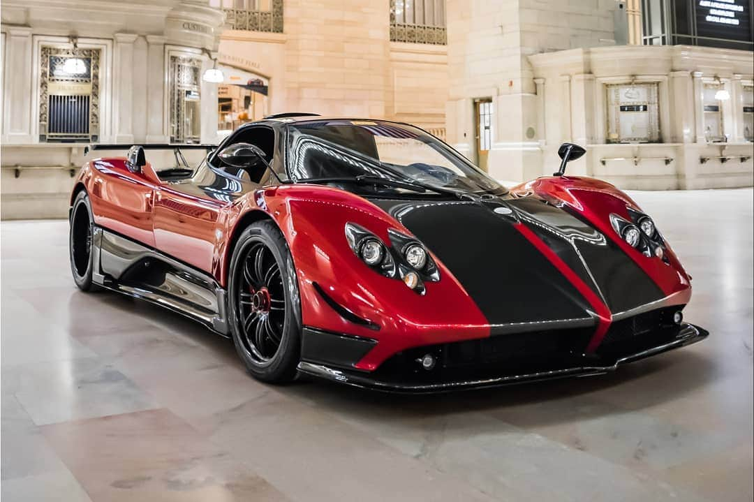 パガーニ・アウトモビリさんのインスタグラム写真 - (パガーニ・アウトモビリInstagram)「The Zonda 20th Anniversary celebrations don't stop! Next date @milanoautoclassica 22-24 November!  #pagani #zonda20 #zonda20anniversary #zondas #zondaf #zondacinqueroadster #huayra  #huayraroadster」11月21日 5時20分 - paganiautomobili