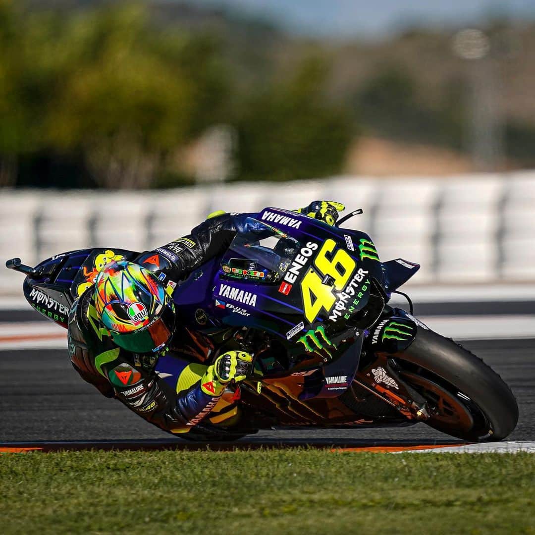 YamahaMotoGPさんのインスタグラム写真 - (YamahaMotoGPInstagram)「@valeyellow46 🗣: "It was a positive test, I'm quite happy because we worked well. It was very important for us to try the new bike, the 2020 prototype. It's good. We have a lot of work to do, but we improved. We also had some changes in the team, a new Chief Mechanic, so it is very important to understand the new team dynamic and try to work together. Both the new bike and the personnel change turned out positive and at the end I'm in P9 today. We improved the pace a lot with the used tyre, which is very important." . . #MonsterYamaha | #MotoGP | #ValenciaTest | #MonsterEnergy | #VR46 | @monsterenergy」11月21日 5時27分 - yamahamotogp