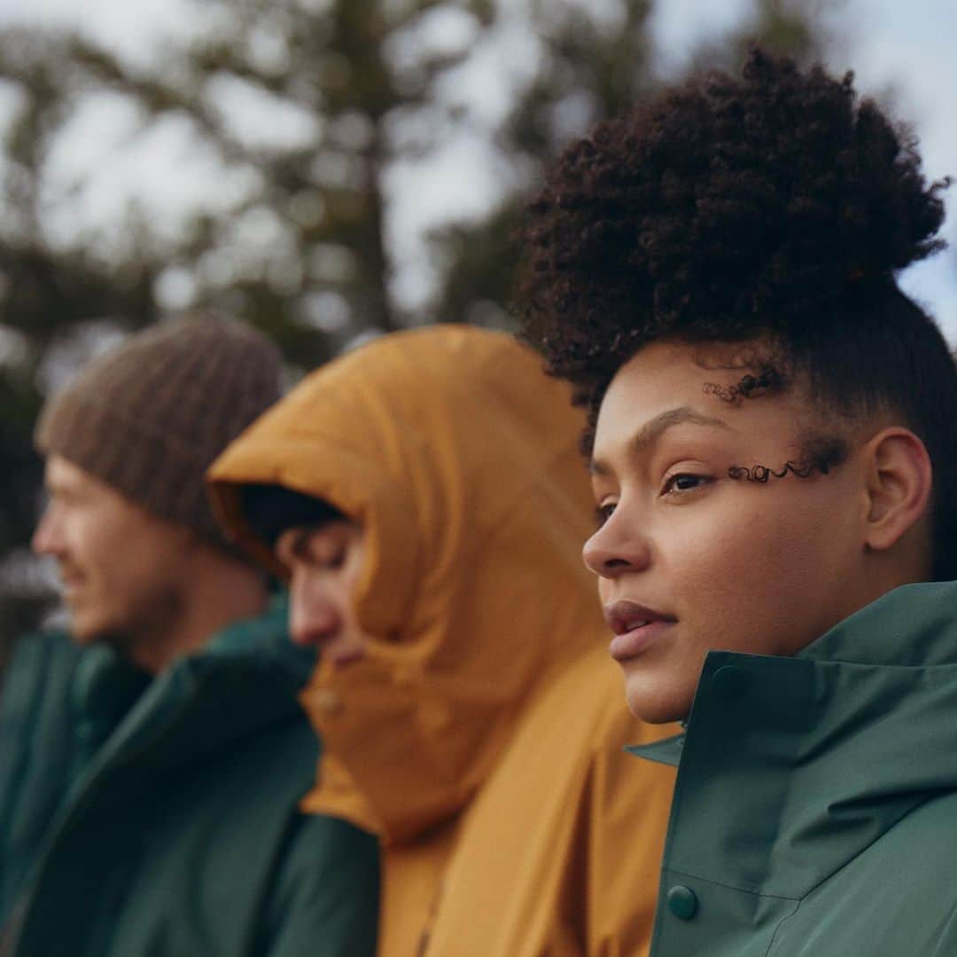 3M（スリーエム）のインスタグラム：「To help fight cold temps and reduce their carbon footprint, @askovfinlayson created its new Winter Parka with 3M™ Thinsulate™ 100% Recycled Featherless Insulation - made with 100% recycled content from plastic bottles. Learn more by clicking the link in bio.」