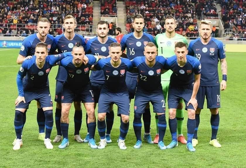 ノルベルト・ジェンベールのインスタグラム：「National Team 🇸🇰vs🇦🇿 Nič nieje stratené, budeme bojovať ďalej 💪👊 #slovenskisokoli #keepfighting #slovakia #victory」