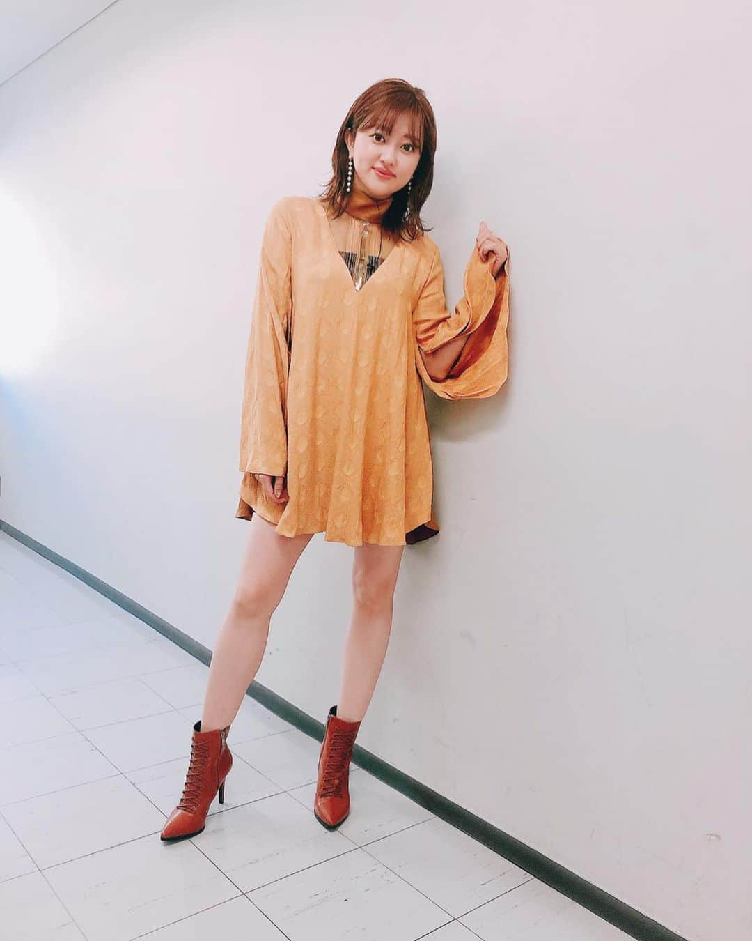 菊地亜美さんのインスタグラム写真 - (菊地亜美Instagram)「. おはようございます🌞 今日22時から放送❣️ 日テレ「ダウンタウンDX2時間SP」 出演しますので観てね🐰 私服紹介もあります😘 . 久美子とプライベートではよく会ってるけど仕事では久しぶりで嬉しい😋💞 衣装は2枚目にタグ付けしてます💫 なんかめっちゃ足細いけど写りでなってるだけ。笑 さて今日も一日頑張りましょう😋」11月21日 6時20分 - amikikuchi0905