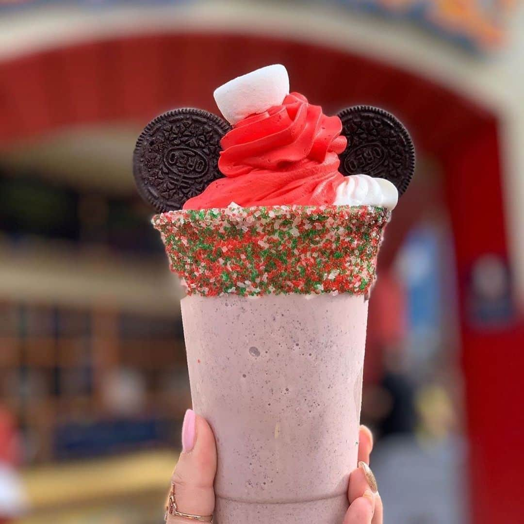 ディズニーランドさんのインスタグラム写真 - (ディズニーランドInstagram)「Season's Eatings! 🍦🥨🍭🍪 🍿Which festive foods are you looking forward to trying? #HolidaysBeginHere (📷: @100acreears, @mydisneyeats, @mickeyismyhomeboy)」11月21日 6時20分 - disneyland