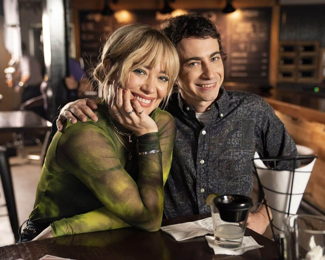 Disneyさんのインスタグラム写真 - (DisneyInstagram)「Reunited and it feels so Gordo! Adam Lamberg returns and joins onscreen bestie @HilaryDuff for #LizzieMcGuire, coming soon to @DisneyPlus. #DisneyPlus」11月21日 6時30分 - disney