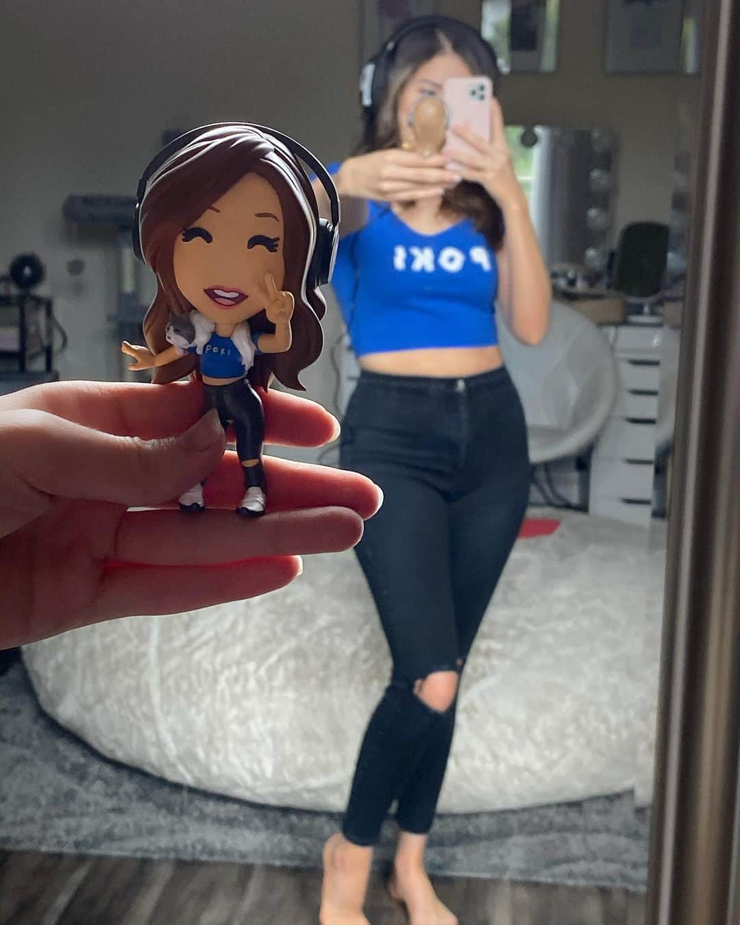 Pokimaneさんのインスタグラム写真 - (PokimaneInstagram)「⁣⁣ giving away an autographed figurine to someone who leaves a 💙 or 🎮 in the comments below! ⁣⁣⁣ ⁣⁣⁣ My @youtooz is officially coming out this Friday, November 22nd @ 12PM PST 🥳 aaah i can’t wait!! 😄⁣⁣ ⁣⁣ —⁣⁣ Giveaway open internationally. No purchase necessary. Giveaway is in no way endorsed or sponsored by Instagram. Post a "💙" or a "🎮” emote to enter. The giveaway period will run from November 20th to 12:00PM PT November 22nd 2019. Winner will be chosen randomly and contacted through Instagram DM's.」11月21日 6時44分 - pokimanelol