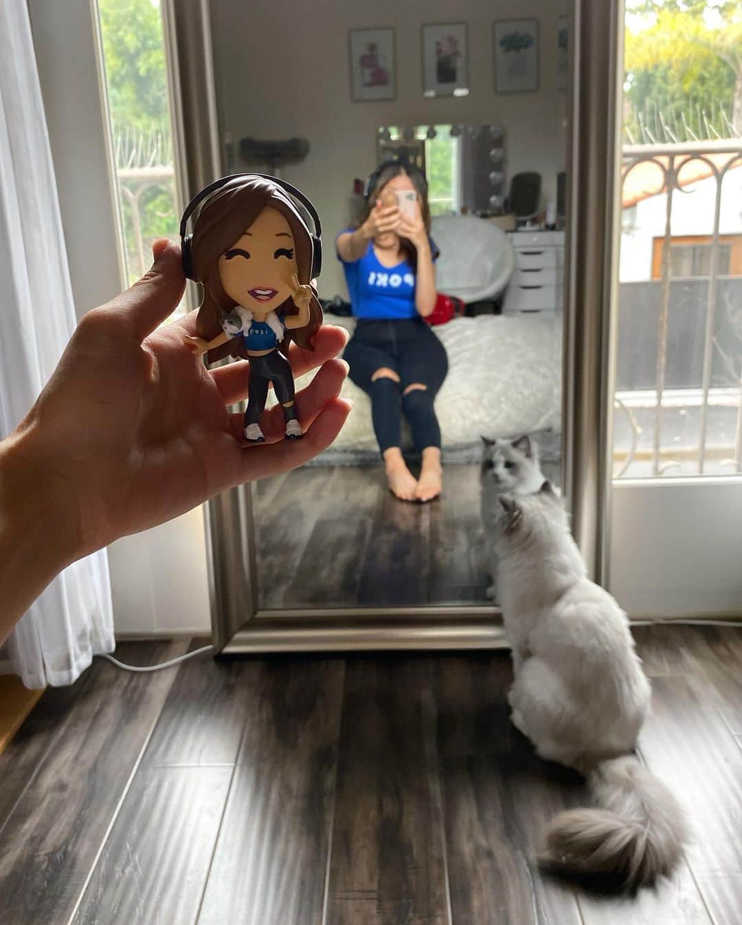 Pokimaneさんのインスタグラム写真 - (PokimaneInstagram)「⁣⁣ giving away an autographed figurine to someone who leaves a 💙 or 🎮 in the comments below! ⁣⁣⁣ ⁣⁣⁣ My @youtooz is officially coming out this Friday, November 22nd @ 12PM PST 🥳 aaah i can’t wait!! 😄⁣⁣ ⁣⁣ —⁣⁣ Giveaway open internationally. No purchase necessary. Giveaway is in no way endorsed or sponsored by Instagram. Post a "💙" or a "🎮” emote to enter. The giveaway period will run from November 20th to 12:00PM PT November 22nd 2019. Winner will be chosen randomly and contacted through Instagram DM's.」11月21日 6時44分 - pokimanelol