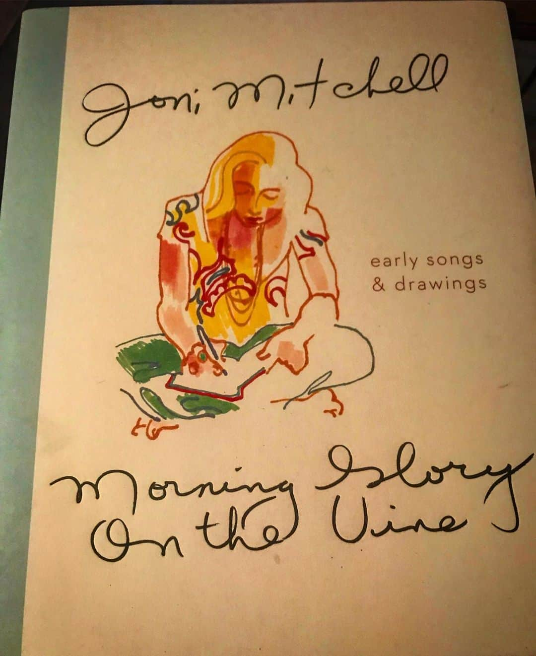 エリザベス・パーキンスさんのインスタグラム写真 - (エリザベス・パーキンスInstagram)「Joni Mitchell’s Morning Glory On the Vine: Early Songs & Drawings. Beautiful birthday gift from my daughter because she knows me 100%. So grateful @hannnahjep 💥💥🌱🌿🍃🍂💐🌾🌞☘️🌵」11月21日 6時37分 - elizabethperkins