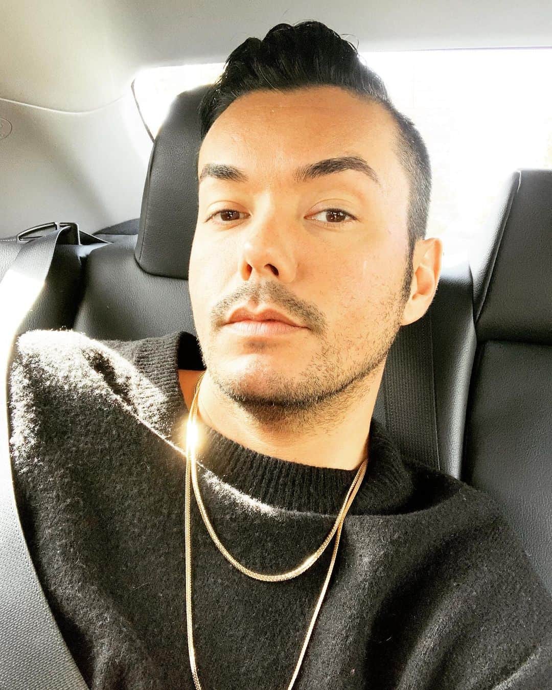 アンソニー・ラモスのインスタグラム：「sweater weather but make it mr. t」