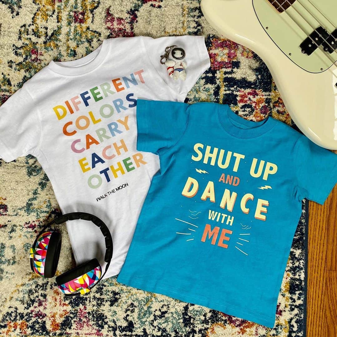 ウォーク・ザ・ムーンのインスタグラム：「So! Given recent events in our lives, we are SUPER SUPER excited about this. After a decade of being a band, we’re thrilled to finally offer kids’ merch for the first time. Presenting Lil’ Moon Walkers, moon threads for the biggest little WTM fans in your life. Available now online.  store.walkthemoon.com/Kids」
