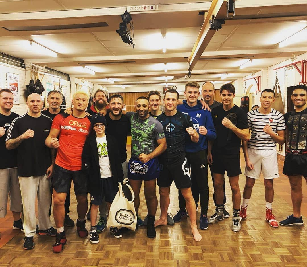 アンディ・サワーさんのインスタグラム写真 - (アンディ・サワーInstagram)「If you Train hard, the fight will be easy~Manny pacquiao  @giannidbosch_0733 @ronrovers1957 @johnrovers81 @ronnielambooij @bartoszbatra @marcinparcheta @yuta.u_ftr @bjornvanderdoelen  #your #mind #will #quit #hundred #times #before #your #body #does」11月21日 7時30分 - andy8souwer2official