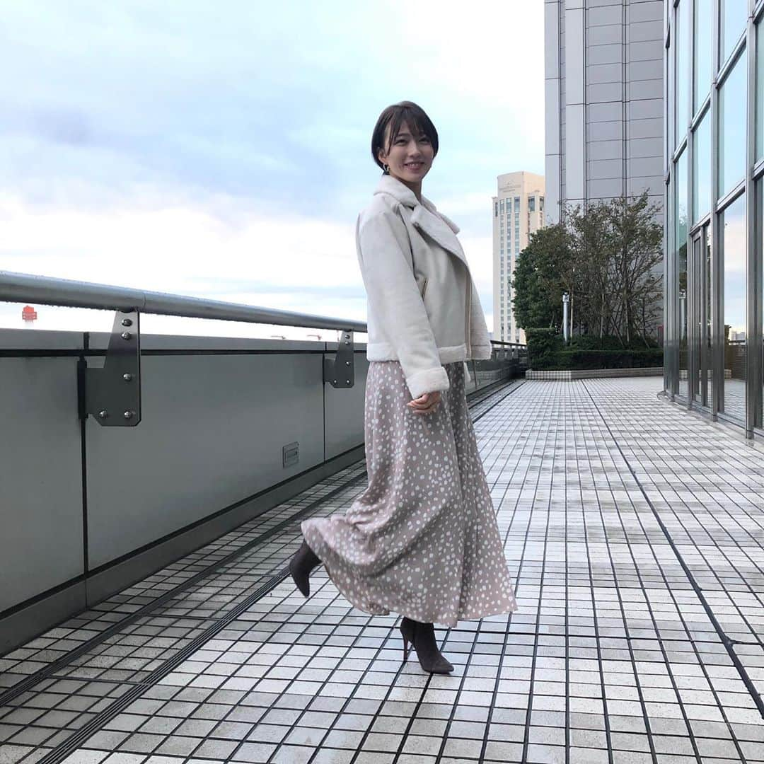 フジテレビ「めざましテレビ」さんのインスタグラム写真 - (フジテレビ「めざましテレビ」Instagram)「11月19日（火）きょう何着て行く？ ・ ファッション雑誌CanCamとコラボした お天気コーナー「きょう何着て行く？」 阿部華也子ちゃんの毎日のコーデを紹介♪ ・ 【きょうのコーデ】 ジャケット→#MERCURYDUO 1万6000円 ニット→#ECLIN 7700円 スカート→#EMMELREFINES 1万2000円 靴→#セヴントゥエルヴサーティー 2万8000円 イヤリング→#アネモネ 2100円 ・ 【コーデのポイント】 ミルクティーベージュの優しげなワントーンコーデ☕️ ボアコートのもこもこした素材感が より柔らかな雰囲気を高めてくれます🐏 淡いベージュは膨張しがちな色なのでダークブラウンのブーツで 全体を引き締めるのがコーデのコツです🙆‍♀️ ・ #めざましテレビ #きょう何着て行く？ #阿部華也子 #今日のコーデ#コーデ #CanCam #今日のファッション#ootd #きょう何着て行く？は月〜金朝6時22分ごろ放送！」11月21日 7時40分 - mezamashi.tv