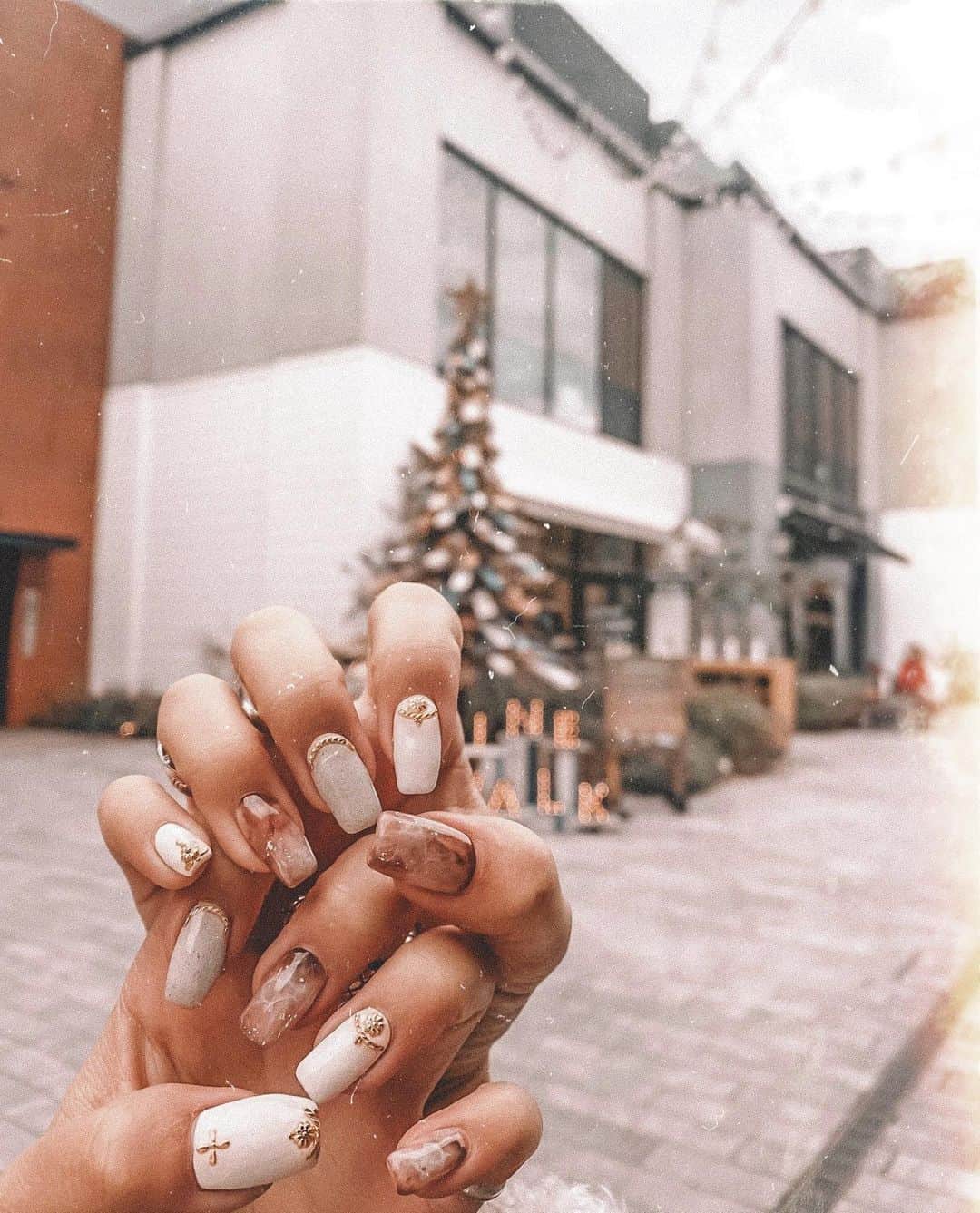 ✷kana✷のインスタグラム：「💅 . . 私にしてはシンプル ふゆのおねえさん意識❄️❤︎ あんなちゃんいつも ありがとぉぉぉね☺️ . . #ArtRoom #ArtRoomnails」