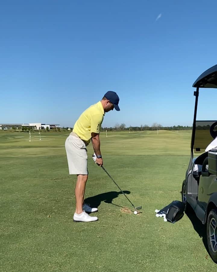ジャスティン・トーマスのインスタグラム：「Was a perfect day to go 🏌️ with our newest @presidentscup member @rickiefowler! Makes a great videographer too. LFG 🇺🇸🇺🇸🇺🇸🇺🇸」