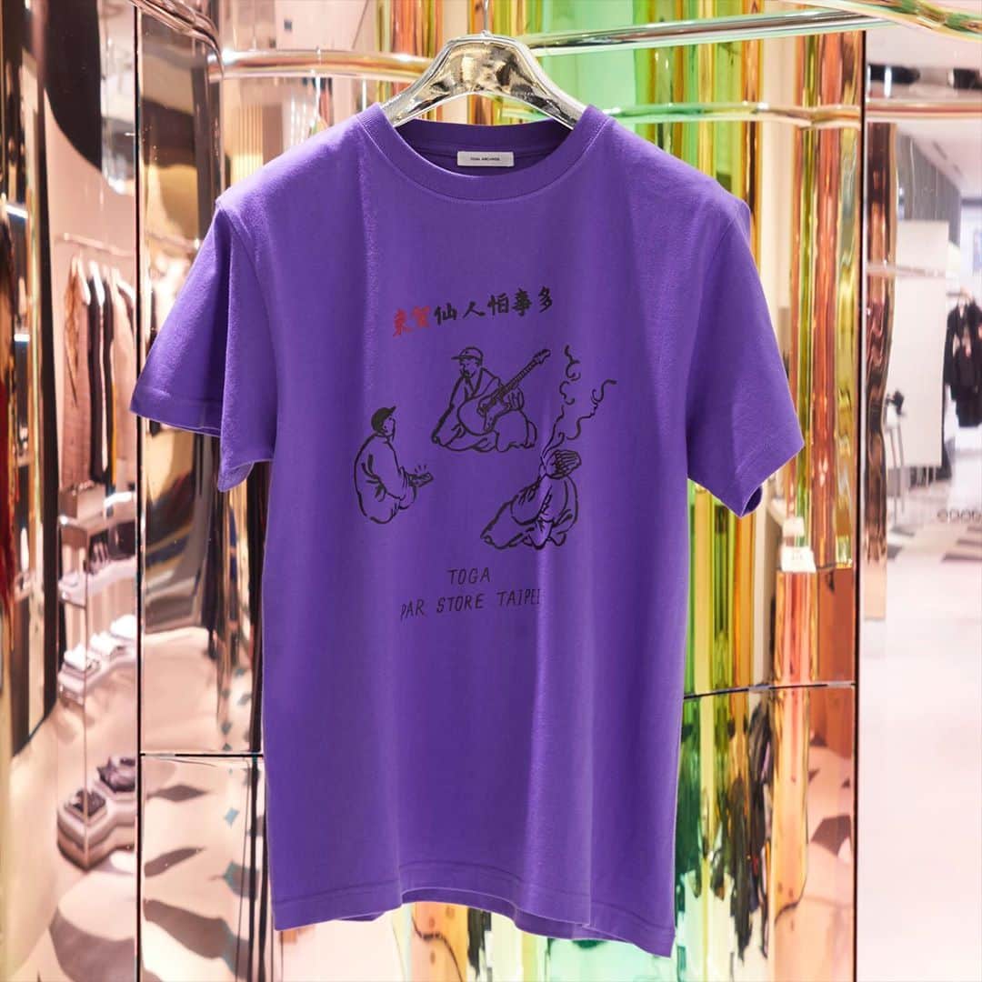 TOGAさんのインスタグラム写真 - (TOGAInstagram)「11月22日(金)より、TOGA 渋谷PARCO店にて TOGA × PAR STOREのコラボレーションTシャツを発売します。  TOGA × PAR STORE on sale from Friday 22nd November at TOGA SHIBUYA PARCO.  color：green, gray, purple  size：S, M, L  price：¥5,900+tax ・ [TOGA × PAR STORE] かつて台北や日本で人気を博したパンクロックバンド「透明雑誌」のメンバーが台北にオープンしたレコード/セレクトショップの PAR STORE。レコードやカセッ トに加え、T シャツ、トートバッグなどのオリジナル商品を扱っている。今回、PAR STOREオリジナルのグラフィックに、TOGA を漢字にした”東賀(トーガ)”が 加わったスペシャル T シャツをローンチ。 ・ 【TOGA × PAR STORE】 The record store ''PAR STORE'' has been opened in Taiwan by the members of the legendary band from ''TOUMING MAGAZINE'', was popular in Taiwan and Japan. It has basically records and cassettes, in additional it is developed original products such as T-shirts and Tote bags at the store. The collaboration T-shirts has TOGA logo in Chinese character ’’東賀’’ in original graphic which is drawn for only this collaboration from PAR STORE.」11月21日 8時08分 - togaarchives