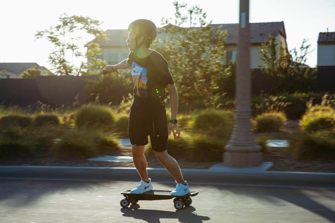 ネイサン・チェンさんのインスタグラム写真 - (ネイサン・チェンInstagram)「Can’t wait to ride back home in the sun🌅 #BoostedBoards」11月21日 8時17分 - nathanwchen