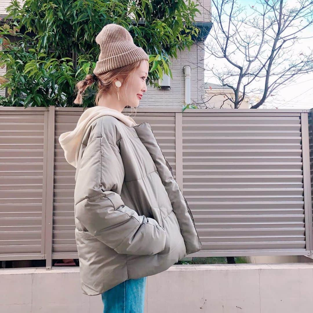 のインスタグラム：「〻down coat〻 ・ ・ ・ @donobanweb のファイバーダウン𓂃 ・ 軽くて暖かい☺️ ・ インナーは大活躍の @gu_for_all_ #フーディニットチュニック ・ ・ ・ outer&bag▶ @donobanweb bottoms▶ @real_cube tops▶ @gu_for_all_ ・ ・ ・ #ファッション#コーデ#fashion#ママ#ママコーデ#プチプラコーデ#大人カジュアル#ヘアアレンジ#mineby3mootd#オン眉#大人可愛い#ジユジョ#冬コーデ#授乳コーデ#産後3ヶ月#ママリファッション#ママリ#シンプルコーデ#donoban#ドノバン#ダウンジャケット #158cm#mamagirl#locari#lucrajp」