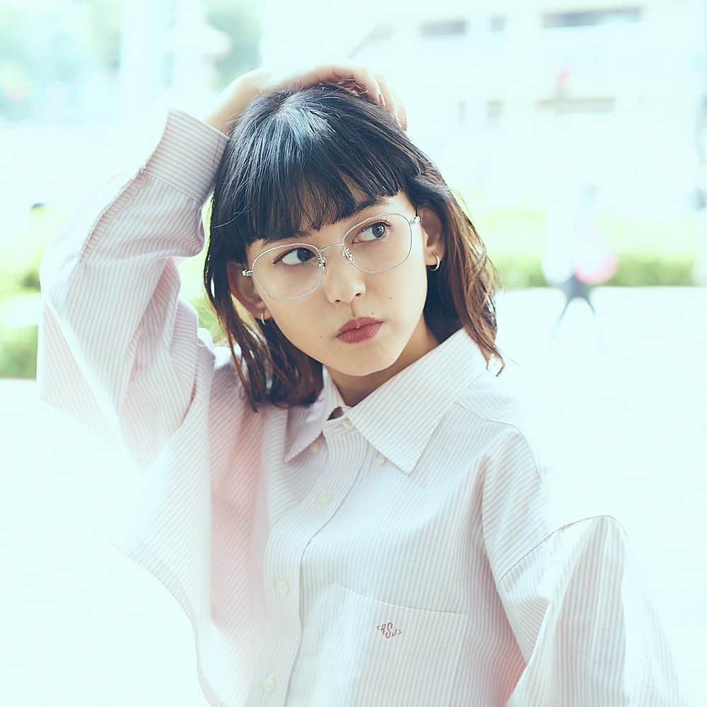 Zoff Officialさんのインスタグラム写真 - (Zoff OfficialInstagram)「Zoff CLASSIC Girls Collection / ZP192020_15E1 Model @yurippa93 スクエアとラウンドを融合させたハイブリッドなシェイプのメタルフレーム。シャツに合わせてクールでアクティブな雰囲気に。 #Zoff #FASHION #eyewearstyle #メガネ #Zoffコーデ #ゾフガルコレ #ゆりっぱ」11月21日 8時45分 - zoff_eyewear