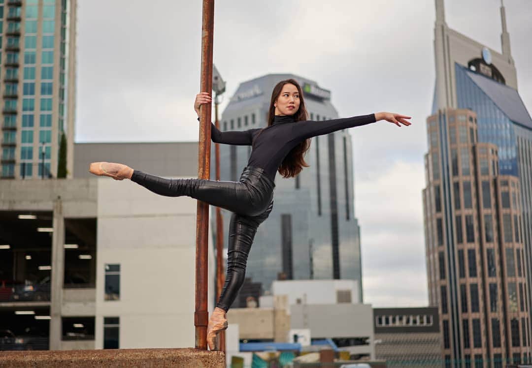 Lily Saito (齊藤莉理)のインスタグラム：「Channeling 'Charlie's Angels' vibes after obsessing over @lanadelrey 's performance yesterday 😍🙌🏼❣ #VisitMusicCity |📸 @nashvillephotographer |」
