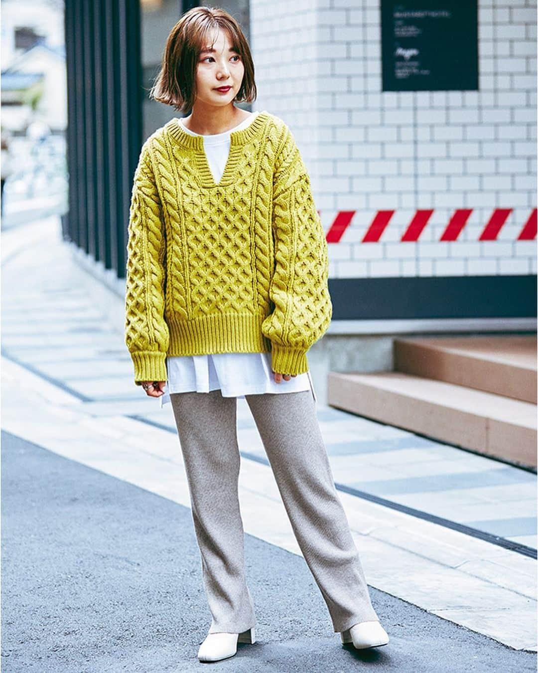 LOWRYS FARM-TWさんのインスタグラム写真 - (LOWRYS FARM-TWInstagram)「KNIT STYLE SAMPLE by LOWRYS FARM STAFF🙋‍♀ . 秋冬換季時不可少的針織單品 從令人眼睛一亮的色彩到設計時髦的剪裁 各種豐富款式由日本店員示範給您😉 . 小山瑞樹 著用針織單品 (150cm) 🔎no.840683 V領落肩麻花針織 ----------------------------------- 京站週年慶11/20開催📣 新品全面8折、滿$3000現抵$300、還有限定滿額禮喔💕 ----------------------------------- #lowrysfarm #new #lf_tw #tops #winter #winteroutfit #winterfashion #lookbook #style #snap #穿搭 #コーデ #冬裝 #ローリーズファーム #ローファー #大人カジュアル」11月21日 18時22分 - lowrysfarm_tw