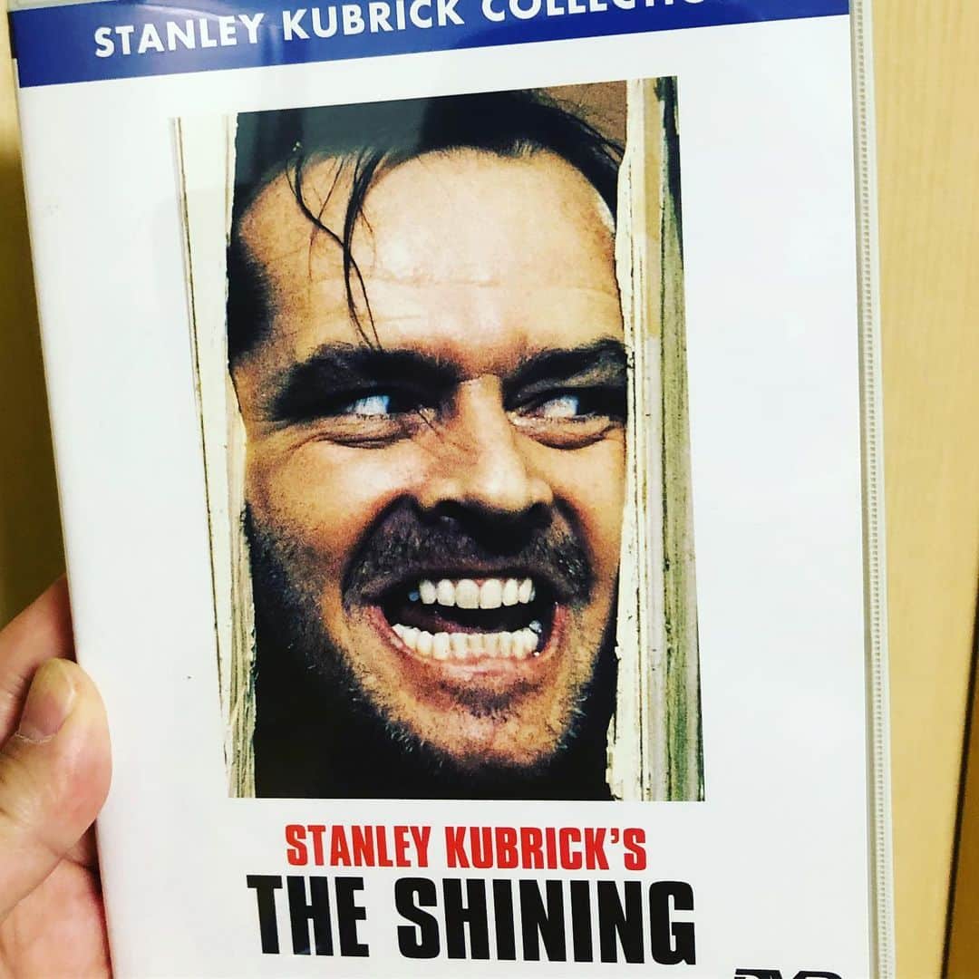 三上市朗のインスタグラム：「「ドクター・スリープ」を観る前におさらい。という事で「シャイニング」！私のDVDは初期の頃出ていた、いわゆる北米公開版！20数分長いのです！プチ自慢！ #シャイニング #ドクタースリープ」