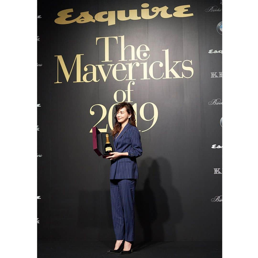 ブルックス ブラザーズさんのインスタグラム写真 - (ブルックス ブラザーズInstagram)「「The Mavericks of 2019」で俳優部門を受賞された、女優の長谷川京子さん ( @kyoko.hasegawa.722 )は、洗練されたセットアップスタイルで登場。 . #esqmavs #esqmavs2019 @esquirejapan @mensclub.snap #マーベリック #マーベリックス #ブルックスブラザーズ #BrooksBrothers #エスクァイア日本版 #長谷川京子 #KyokoHasegawa #授賞式」11月21日 18時24分 - brooksbrothersjapan