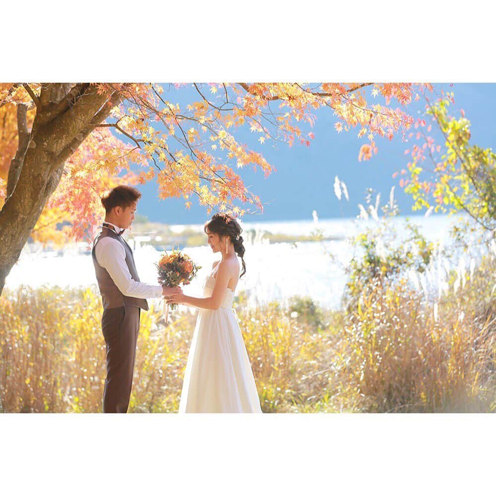 スタジオアクア富士店 さんのインスタグラム写真 - (スタジオアクア富士店 Instagram)「【🌾ススキ ロケーション🌾】﻿ ﻿ ﻿ 秋の七草のひとつ ススキ𓂃𓈒𓏸﻿ ﻿ ﻿ 黄金色に輝くススキ畑は圧巻です﻿ ﻿ ﻿ 幻想的な雰囲気になりますよ ♪﻿ ﻿ ﻿ ﻿ ご結婚報告の年賀状などに使いたい方、﻿ まだ間に会います！﻿ ご連絡お待ちしております。﻿ ﻿ ﻿ #d_weddingphoto﻿ #紅葉 #紅葉🍁 ﻿ #秋 #autumn ﻿#ススキ  #bridalhair ﻿ #花嫁準備﻿ #ブライダルフォト﻿ #ブライダルヘア﻿ #ウェディングニュース﻿ #kawaii#weddingphoto﻿ #mtfuji#富士山#東京カメラ部﻿ #プレ花嫁#チェリフォト ﻿ ﻿ ﻿」11月21日 18時40分 - studioaqua.fuji