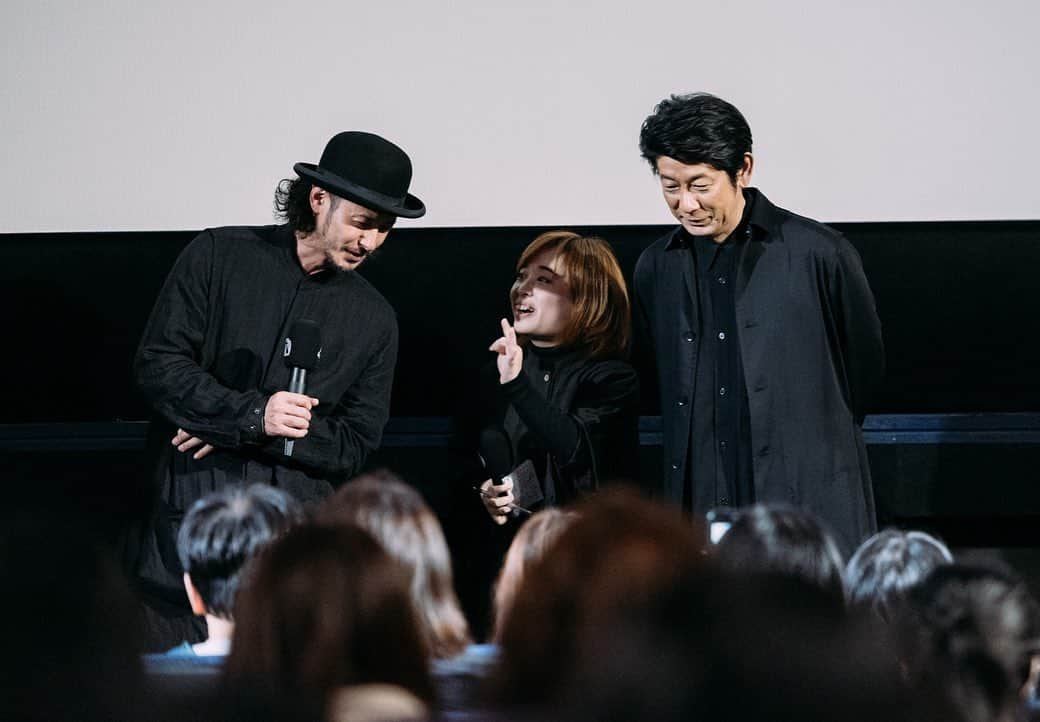 永瀬正敏さんのインスタグラム写真 - (永瀬正敏Instagram)「﻿ ﻿ 昨夜『Golden horse film festival』にて﻿ オダギリジョー監督作品『ある船頭の話』が上映されました！﻿ ﻿ 審査の試写の後、オダギリ監督と合同記者会見、舞台挨拶、Q＆Aとご一緒しました。﻿ ﻿ 終了時間が真夜中にも関わらず、満員のお客さん、、、本当に有難うございました！﻿ ﻿ オダギリ君と半日一緒に台湾、、、最高でした！！﻿ 楽しかった！！﻿ ﻿ from  M.Nagase﻿ ﻿ ﻿ #金馬影展 #goldenhorsefilmfestival #ある船頭の話﻿ #擺渡之歌 #台湾 #taiwan #オダギリジョー監督﻿ #小田切讓 #初めての公式2ショット！ #楽しかった﻿ #ありがとう #謝謝 #今日は2時間睡眠で審査！﻿ #永瀬正敏 #masatoshinagase﻿」11月21日 18時33分 - masatoshi_nagase_official