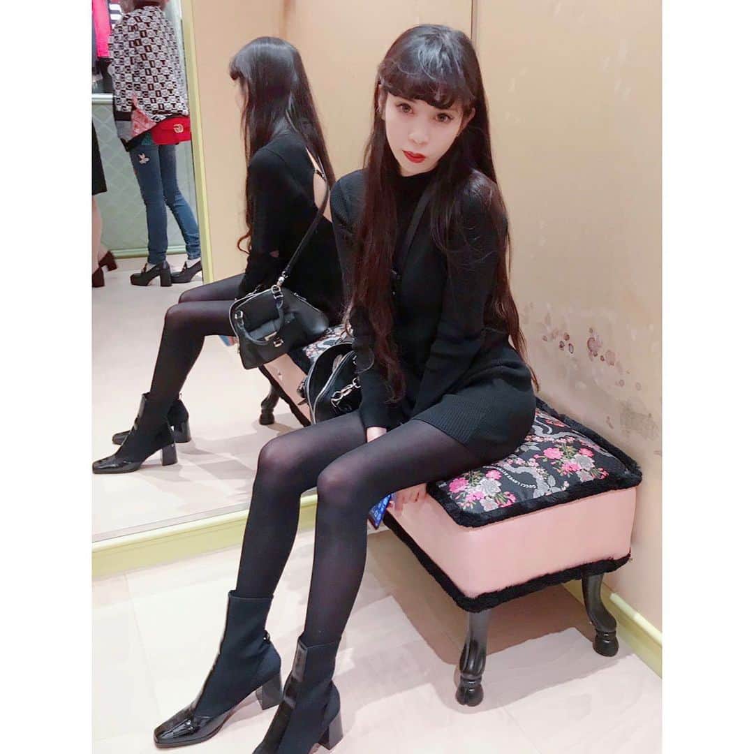 中川ジュリアのインスタグラム：「最近毎日レベルで @_juemi_ のブーツ履いてる💃 背中可愛い @meltthelady 着てPARCO行った🎊」