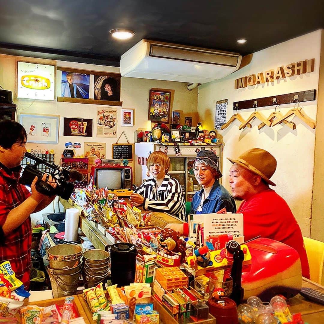 HIPPYさんのインスタグラム写真 - (HIPPYInstagram)「『H♪LINE』に KEYTALKたけまさくん！よしかつくんが来てくれまして 広島の心踊るスポットめぐり！やったー  汁なし担々麺に！駄菓子バーに！ 広島NEWライブハウスにて KEYTALKの“今”をインタビュー♪ よしかつくんのあの特技も披露w  11/22（金）深夜25:55〜 広島ホームテレビ［H♪LINE］ちぇけらっ！  #HIPPY #hline #keytalk  #keytalk好きな人と繋がりたい  #首藤義勝  #たけまさ #小野武正」11月21日 18時59分 - _____hippy_____