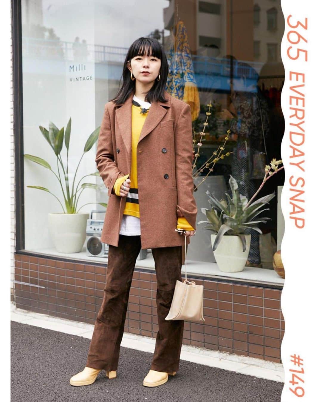 ginza magazineさんのインスタグラム写真 - (ginza magazineInstagram)「365日おしゃれスナップ！大都会、東京の素敵なスポットに集うセンスがいい人をGINZA編集部がキャッチ。⠀⠀⠀ ⠀ 「コンバースとデニムジャケットに90年代感が。トップスはサーマルを」 ⠀ ⠀ 👤 望月　沙織／会社員⠀ ⠀ ジャケット：ERIKA CAVALLNI⠀ トップス：ヴィンテージショップJANTIQUESで購入⠀ パンツ：ヴィンテージショップHOOKEDで購入⠀ シューズ：miista⠀ バッグ：MARROW⠀ ピアス：ヴィンテージショップHOOKEDで購入⠀ ⠀⠀ 📍ここでスナップ ⠀⠀ Milli Vintage／ヴィンテージショップ⠀ 東京都渋谷区富ヶ谷1-9-14⠀ @milli_vintage⠀ ⠀⠀ #ginzamagazine #styling #snap #ファッションスナップ #365日おしゃれスナップ」11月21日 19時14分 - ginzamagazine