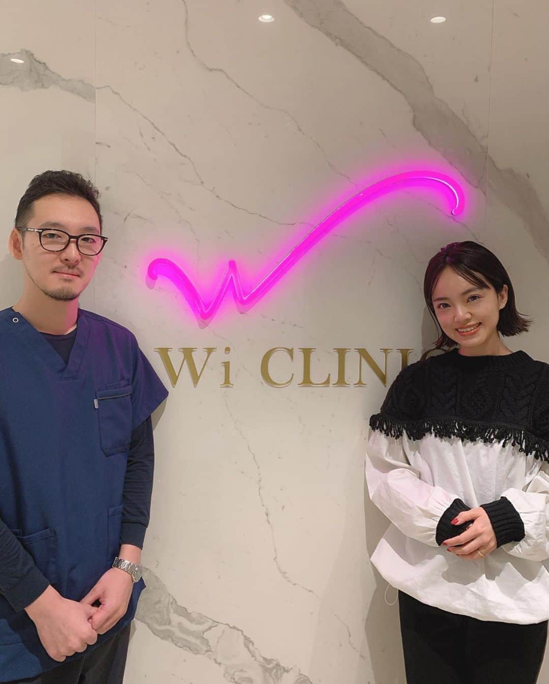 春名亜美さんのインスタグラム写真 - (春名亜美Instagram)「先日 @wi.clinic.insta さんで医療脱毛をしてもらってるときに、前から気になっていたHIFU(ハイフ)のお話をSTAFFのおねえさんと散々して、詳しく聞いて、「やっぱり絶対やりたいです！！」となり、今回、人生初のHIFU(ハイフ)をしてもらってきました💆🏻‍♀️ 聞いてたように、痛みはあったけど、我慢できる痛み。 これで、たるみやシワ、ほうれい線に少しでも違いが出るなら、全然我慢できる痛み 笑 1.2ヶ月で効果が出はじめるそうなので、楽しみに楽しみにしてます👏🏻 ちなみに、 @wi.clinic.insta は、カウンセリングを完全無料でやってくれるので、悩みや疑問な事がある方は、相談に行ってみるといいかもです😊 ・ ・ ・ #wiclinic #ウィクリニック #ハイフ #ハイフエステ #hifu #hifufacial」11月21日 19時11分 - amiharunaami